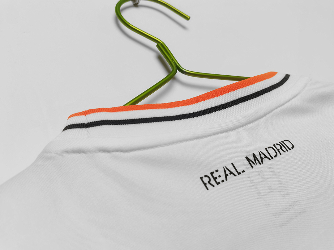 Real Madrid Retro Shirt 2013/14 Home — photo 2