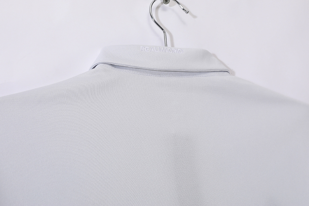Real Madrid Retro Shirt 2016/17 Home — photo 2