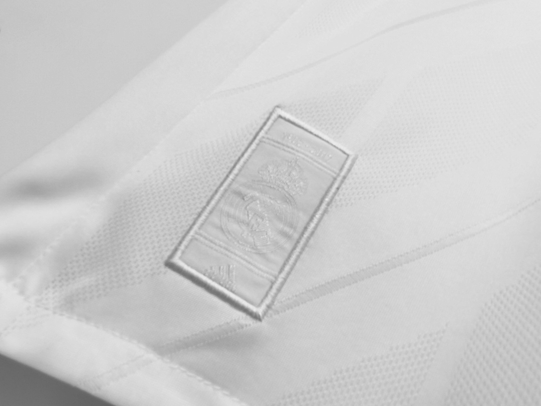Real Madrid Retro Shirt 2017/18 Home — photo 3