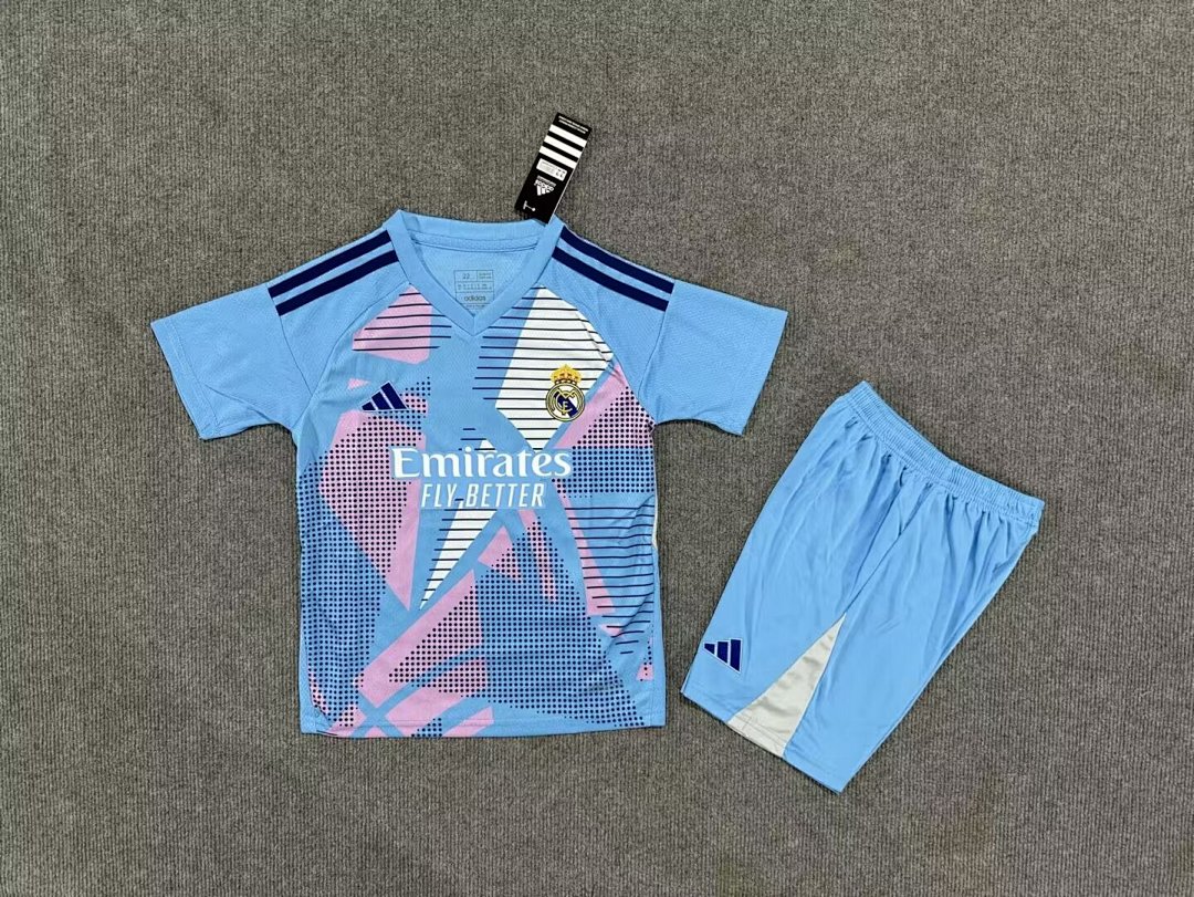 Real Madrid Goalkeeper Kit for Kids 2024/25 — photo 1