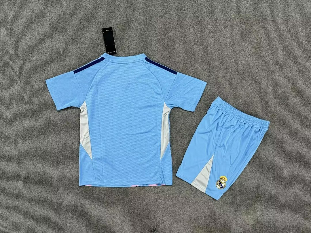 Real Madrid Goalkeeper Kit for Kids 2024/25 — photo 2