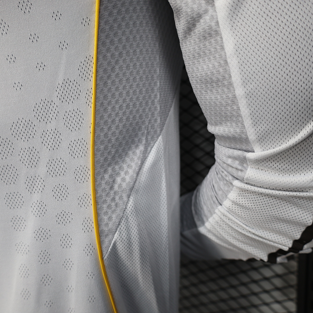 Real Madrid Home Jersey 2025/26 Long Sleeve — photo 3