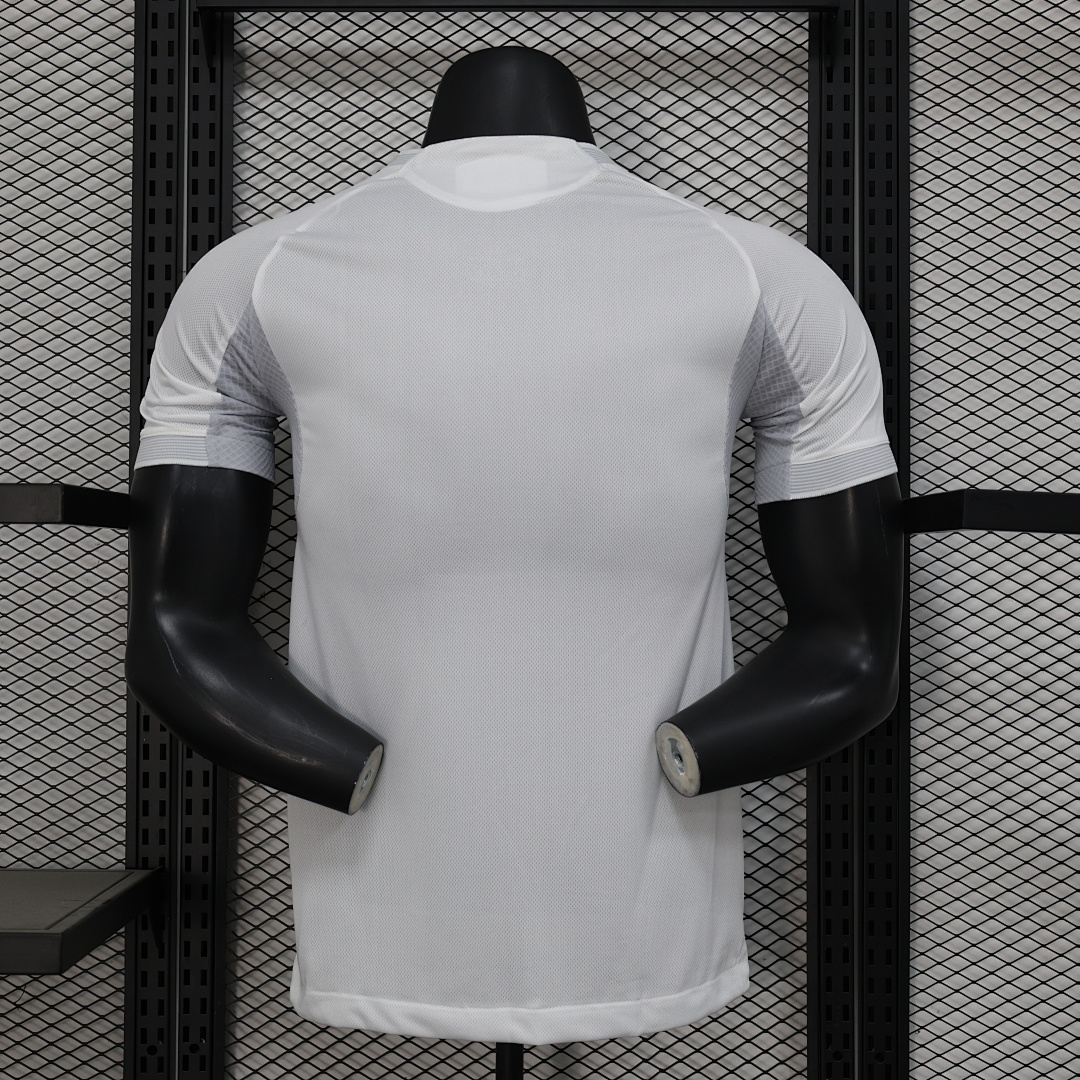 Real Madrid Home Jersey 2025/26 — photo 2