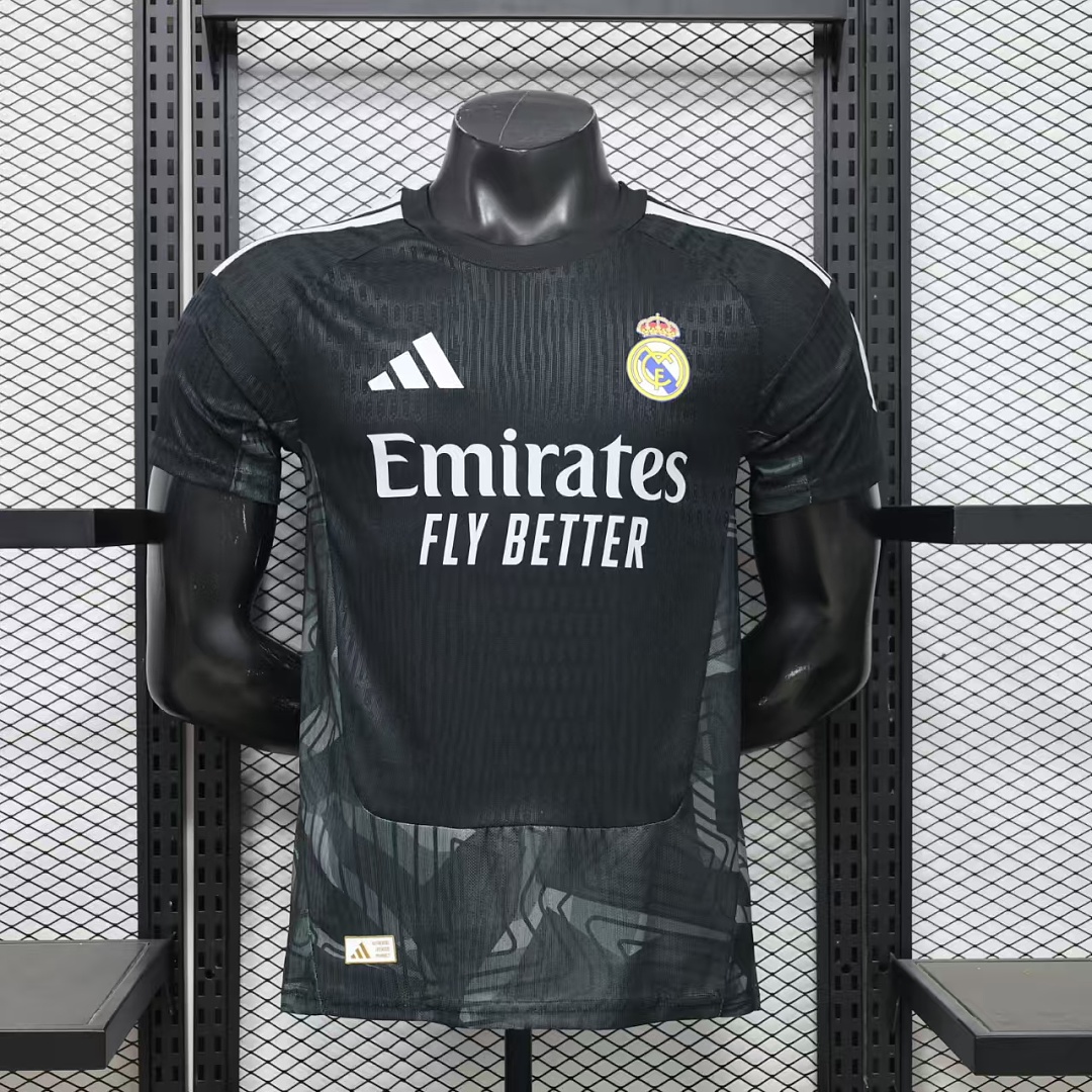 Real Madrid Goalkeeper Jersey 2026/27 — photo 1