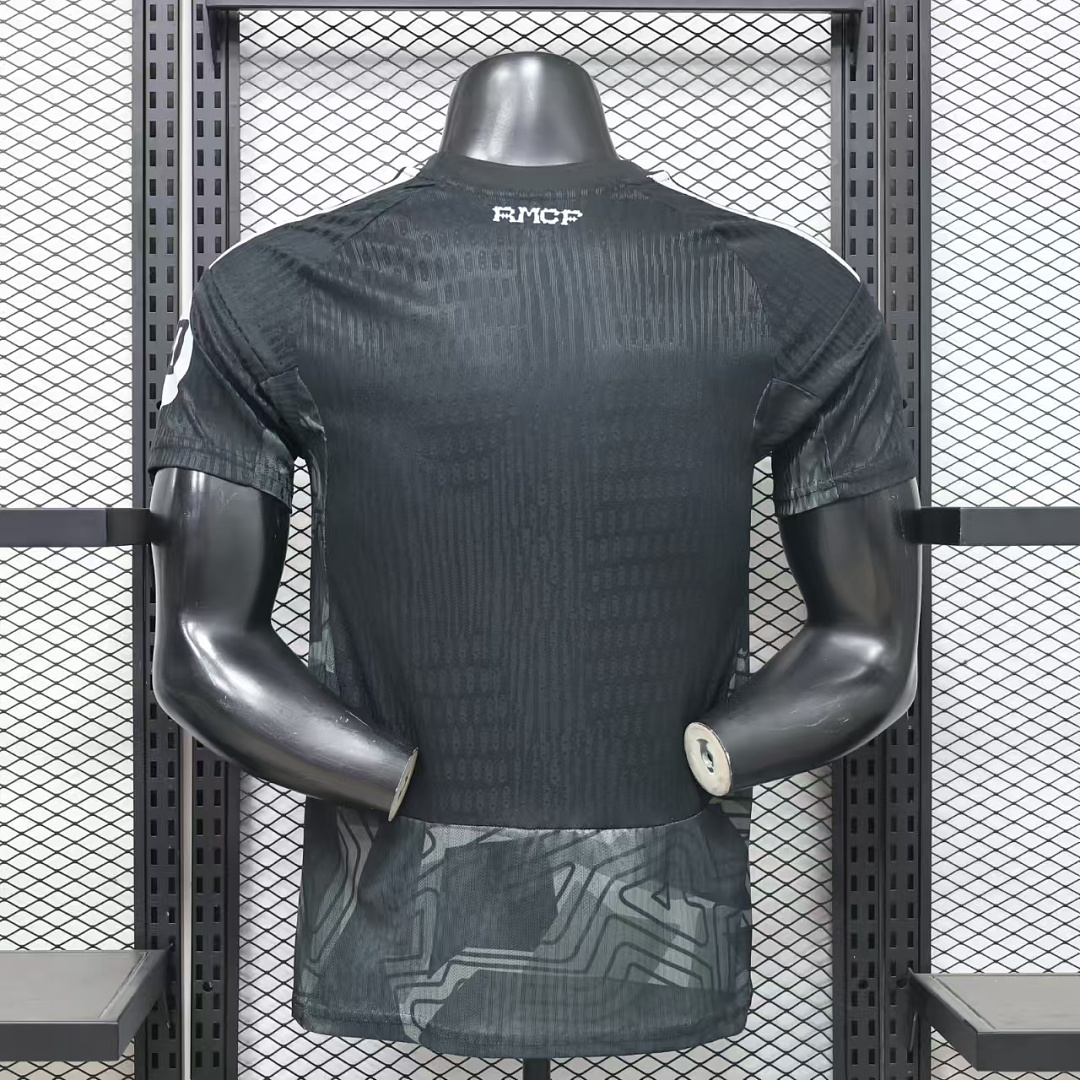 Real Madrid Goalkeeper Jersey 2026/27 — photo 2