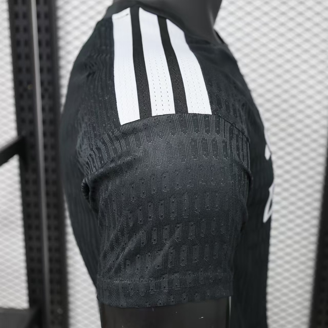 Real Madrid Goalkeeper Jersey 2026/27 — photo 3