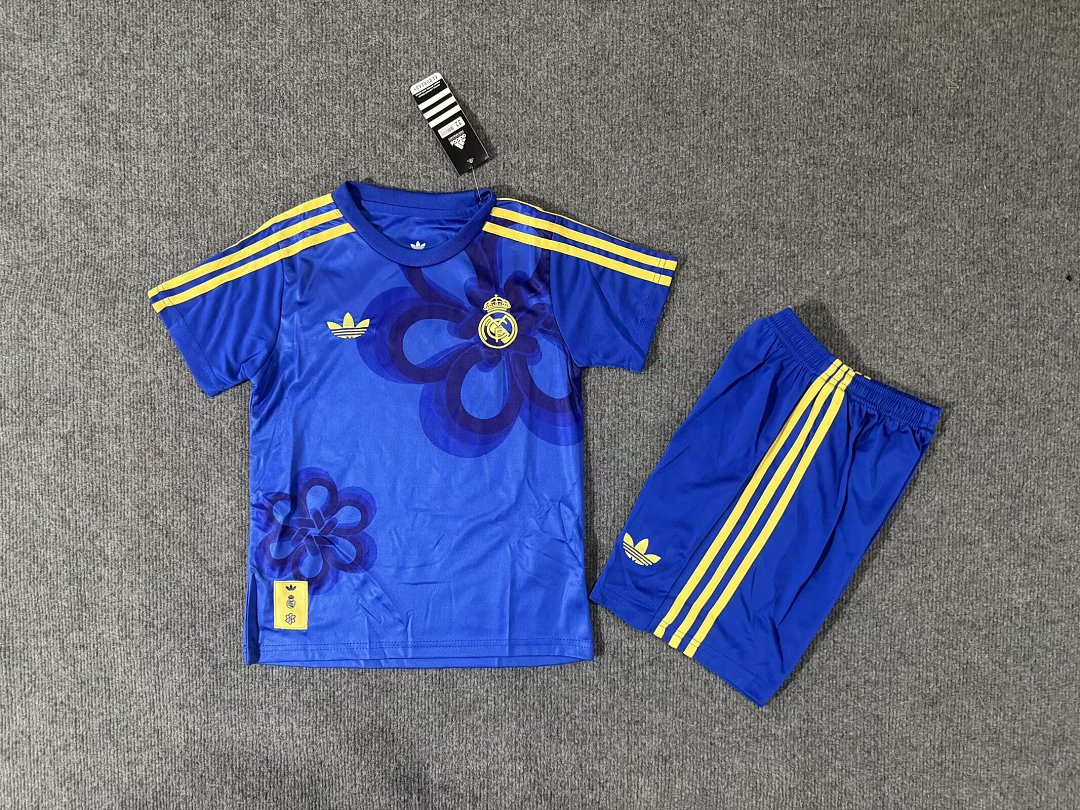Real Madrid Kit for Kids 2026/27 — photo 1