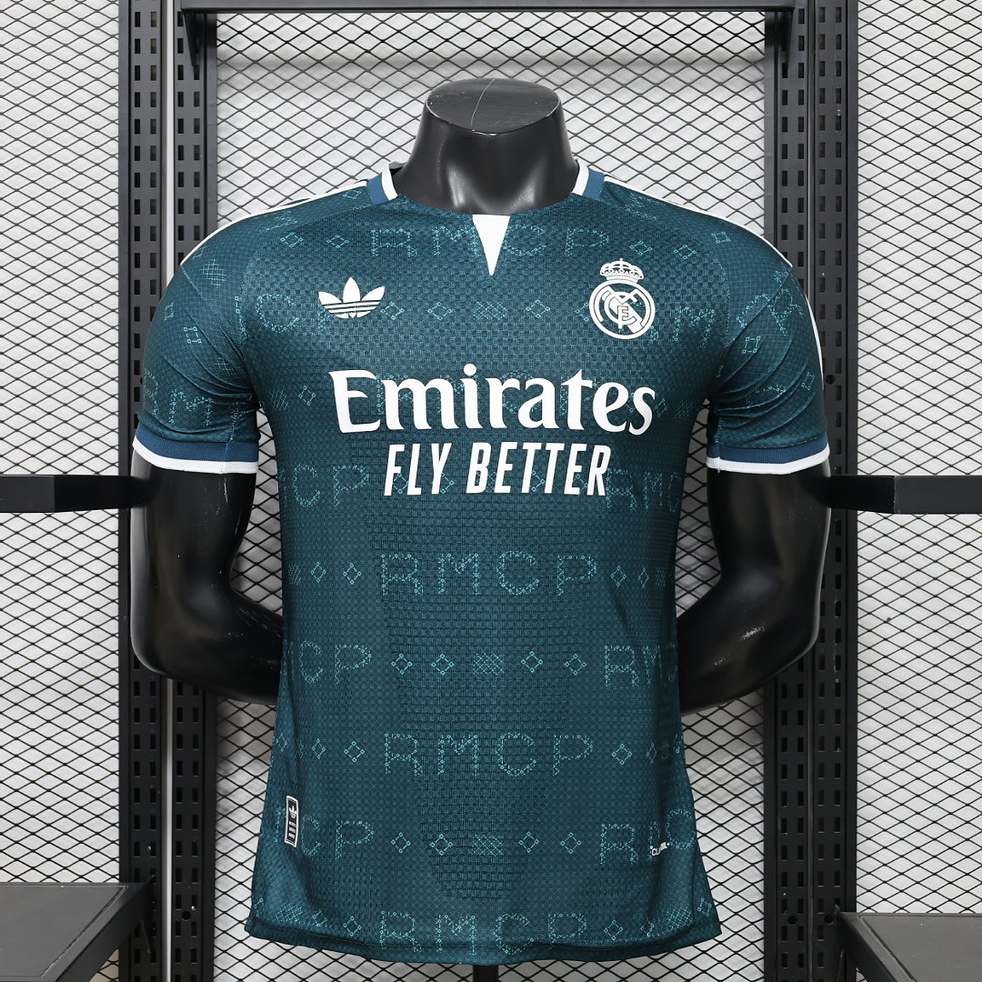 Real Madrid Away Jersey — photo 1