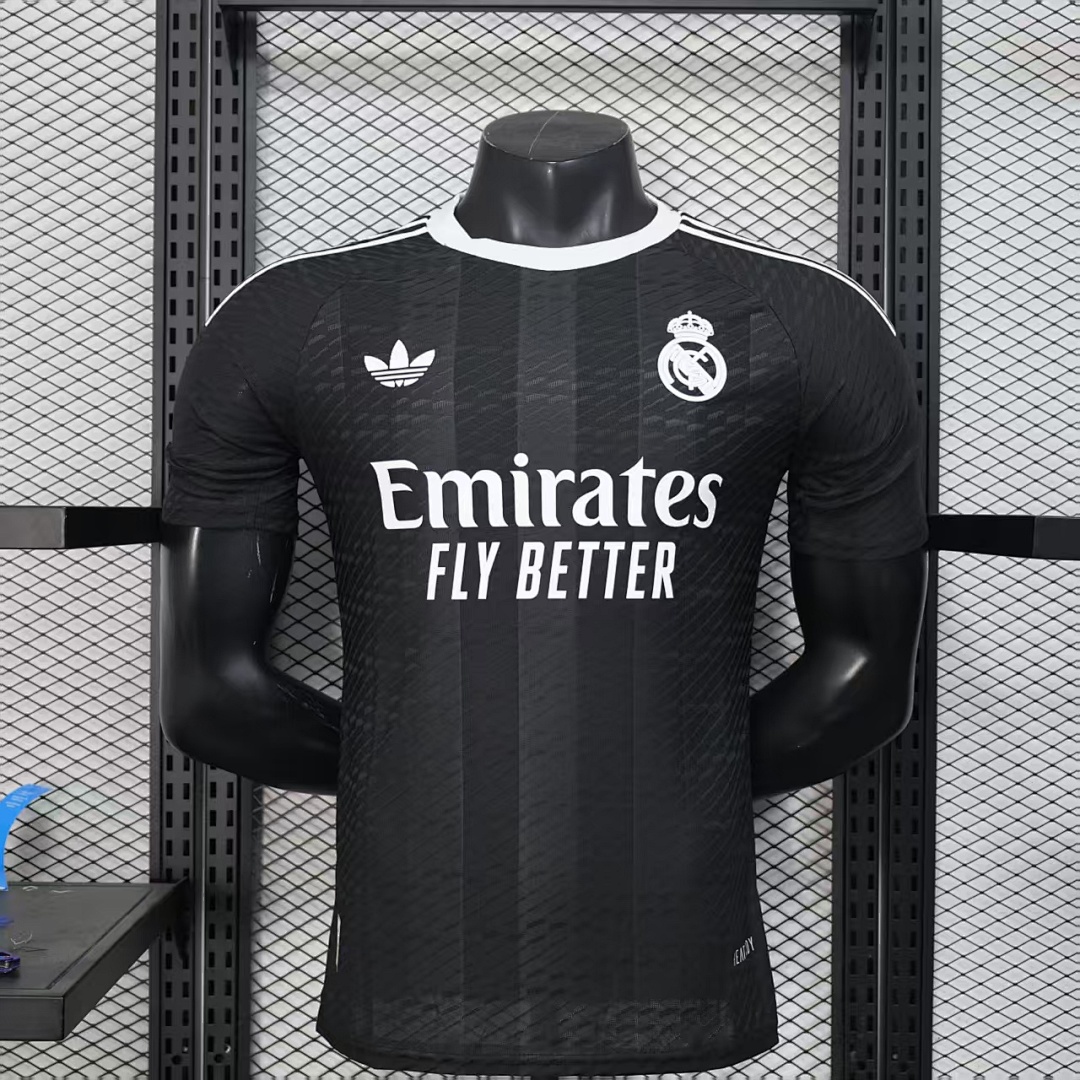 Real Madrid Goalkeeper Jersey — photo 1