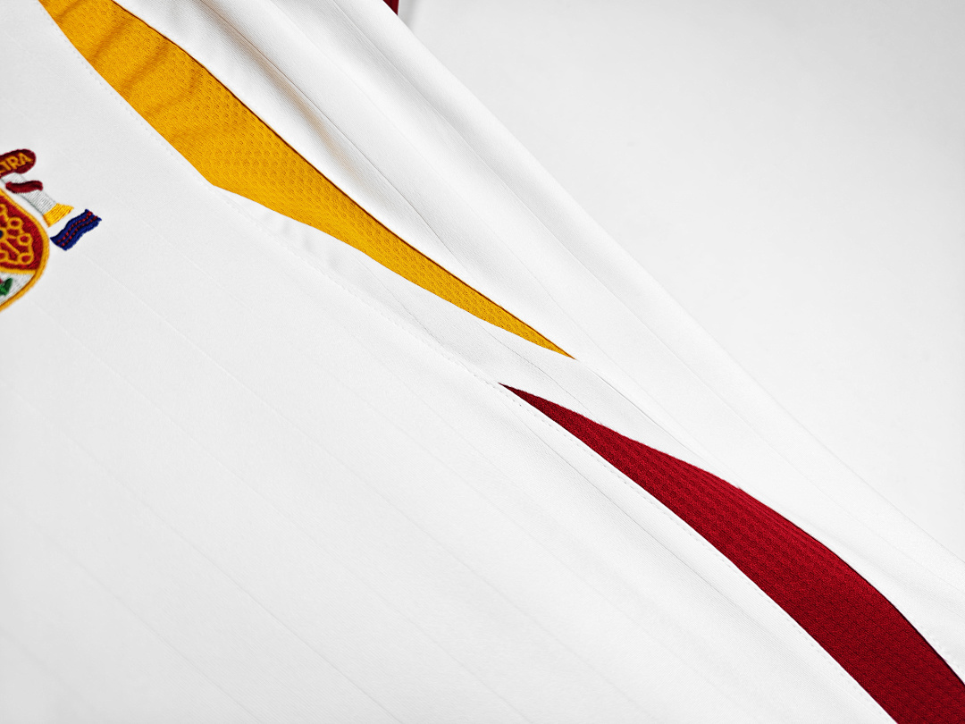 Spain Retro Shirt 2006 Away — photo 3