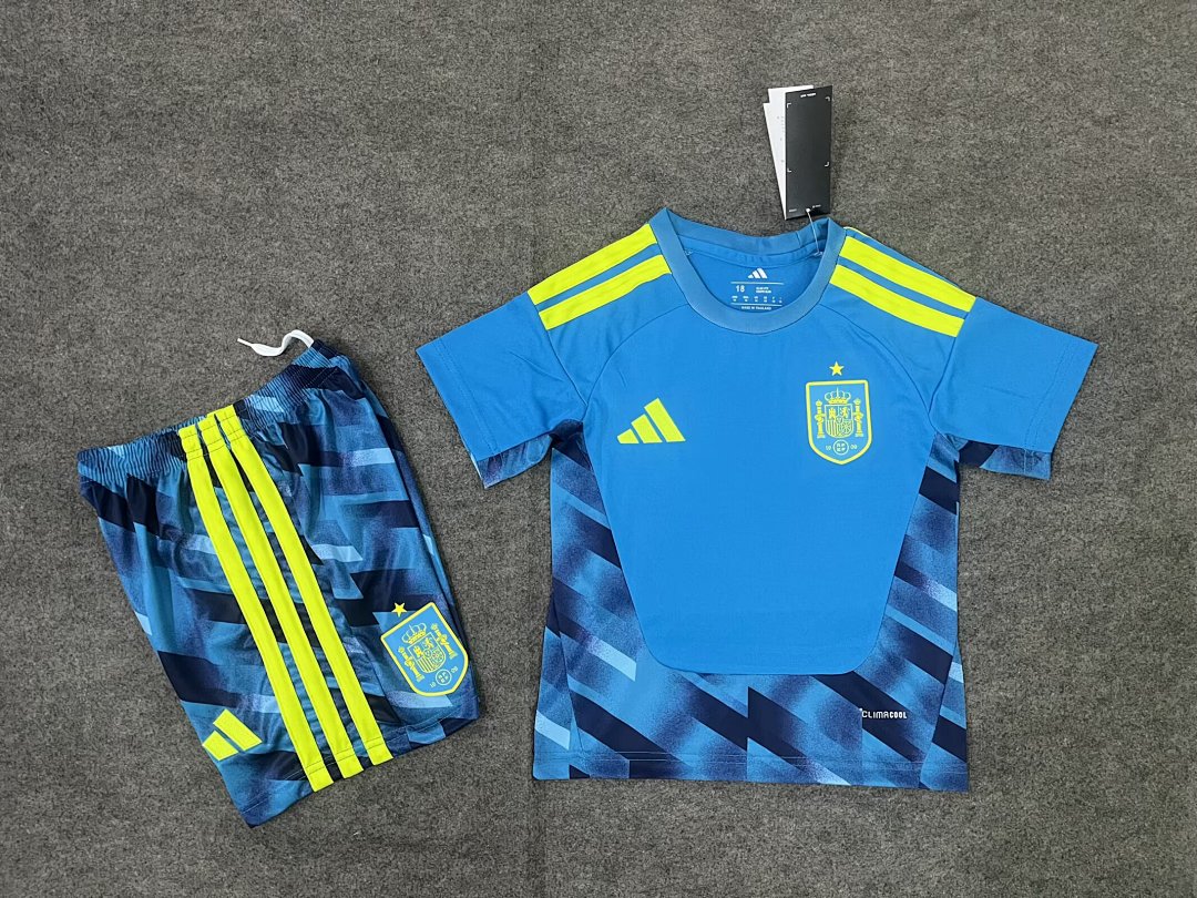 Spain Goalkeeper Kit for Kids 2026 — photo 1