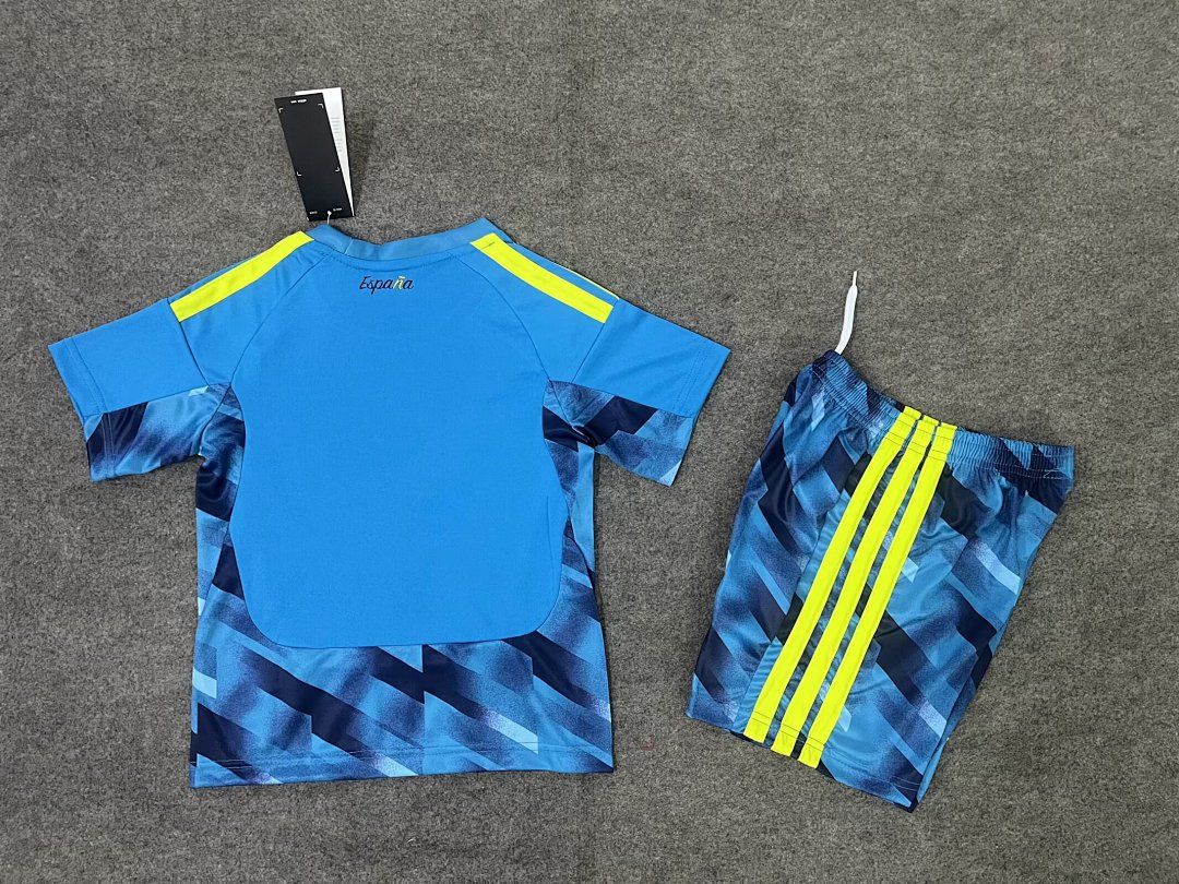 Spain Goalkeeper Kit for Kids 2026 — photo 2